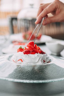 tatlı Pavlova hazırlanması