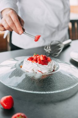 tatlı Pavlova hazırlanması