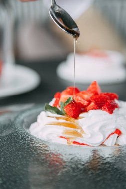 tatlı Pavlova hazırlanması