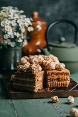 ahşap bir gemide tatlım