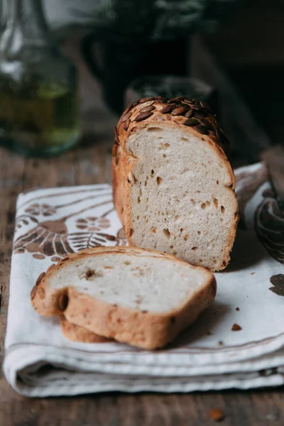 Нарізаний хліб з маслом — стокове фото