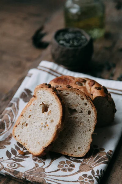 Gesneden brood met boter — Stockfoto