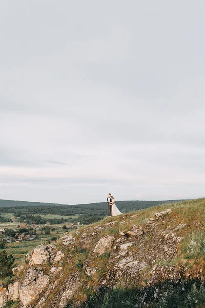 Wesele w górach — Zdjęcie stockowe