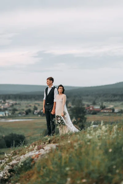 Esküvő a hegyekben — Stock Fotó