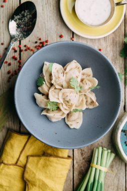 Köfte Patates, peynir, çilek ile