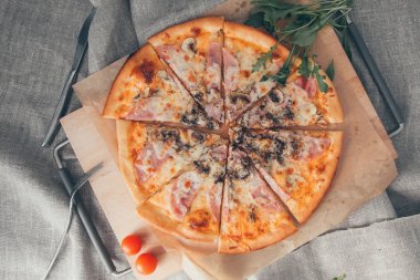 çikolata ile kek pişirme