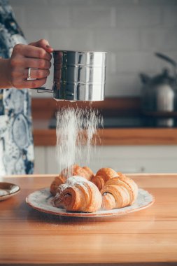 çikolata ile kek pişirme