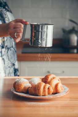 çikolata ile kek pişirme