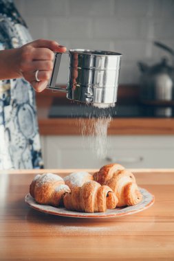 çikolata ile kek pişirme