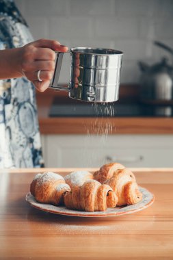 çikolata ile kek pişirme
