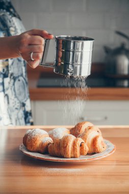 çikolata ile kek pişirme