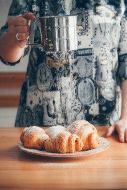 çikolata ile kek pişirme