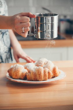 çikolata ile kek pişirme