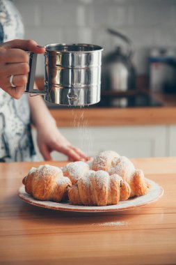 çikolata ile kek pişirme
