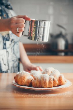 çikolata ile kek pişirme