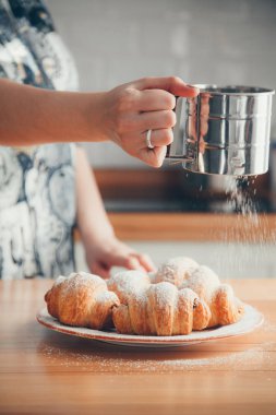 çikolata ile kek pişirme