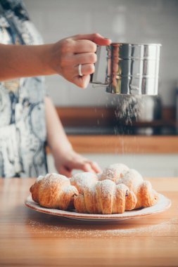 çikolata ile kek pişirme