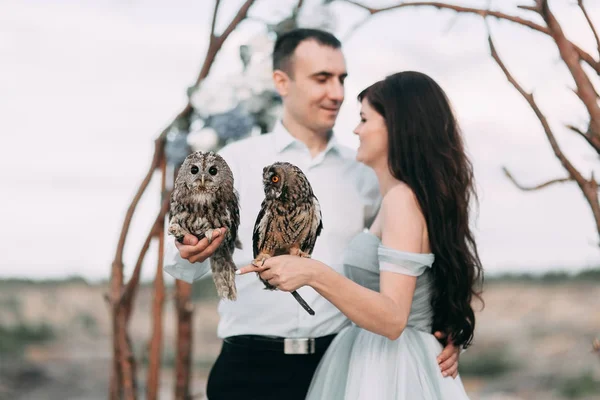 Matrimonio mistico con gufi — Foto Stock