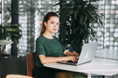 Güzel iş kadını.