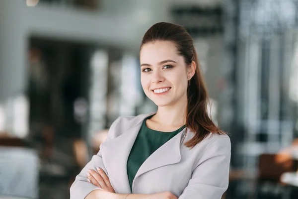 Mujer de negocios hermosa — Foto de Stock