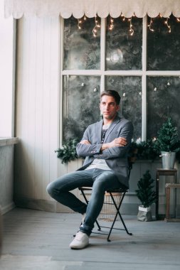 genç yakışıklı olan bir yeni yıl tema, Eşcinsel stüdyo