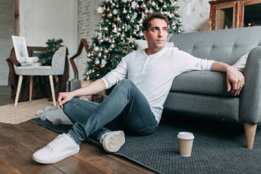 genç yakışıklı olan bir yeni yıl tema, Eşcinsel stüdyo