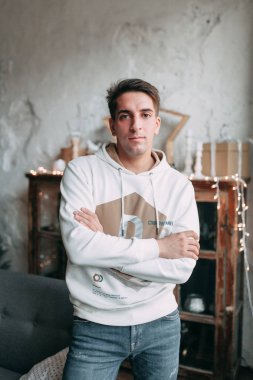 genç yakışıklı olan bir yeni yıl tema, Eşcinsel stüdyo