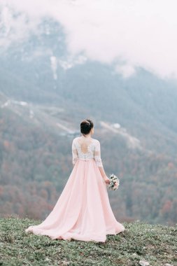 Sochi ve deniz, ca tarafından Avrupa tarzında bir düğün dağlarında modern düğün