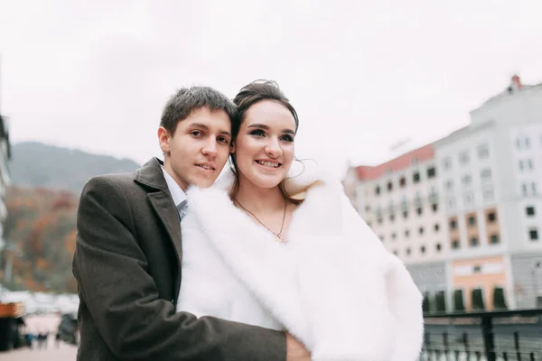 Sochi Deniz Tarafından Avrupa Tarzında Bir Düğün Dağlarında Modern Düğün — Stok fotoğraf