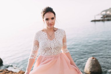 Sochi ve deniz, ca tarafından Avrupa tarzında bir düğün dağlarında modern düğün