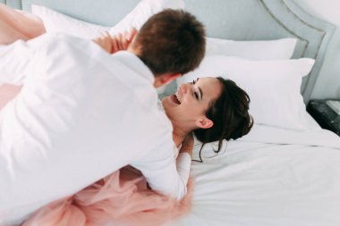 Sochi ve deniz, ca tarafından Avrupa tarzında bir düğün dağlarında modern düğün