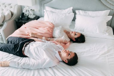 Sochi ve deniz, ca tarafından Avrupa tarzında bir düğün dağlarında modern düğün