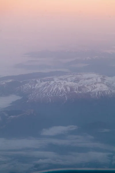 Vista Avião Que Viaja Durante Decolagem Aterragem Amanhecer Com Belos — Fotografia de Stock