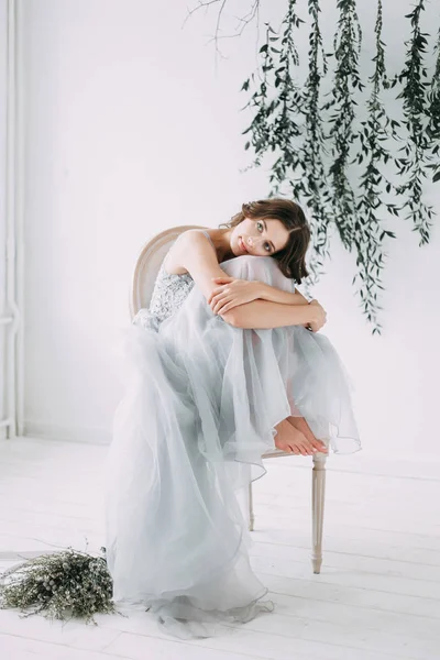 Facile Mattina Della Sposa Primavera Nello Studio Con Arredamento Elegante — Foto Stock