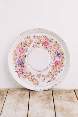 Hatıra Eşyası porselen şekerleme ve çiçekler ile stüdyoda çekim yapılmış. DIY ve hediye Setleri