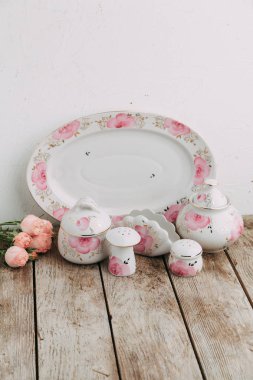 Hatıra Eşyası porselen şekerleme ve çiçekler ile stüdyoda çekim yapılmış. DIY ve hediye Setleri