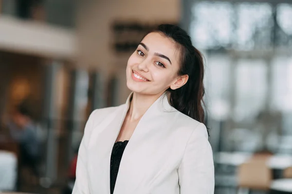 Beautiful Russian Business Girl Standing Arms Crossed Smiling Office Style — Stock Photo, Image