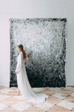 Boya tuval zemin üzerine boudoir elbiseli güzel genç gelin. Düğün trendleri ve fikirler 2018, Bahar ilham. Düğün Studio