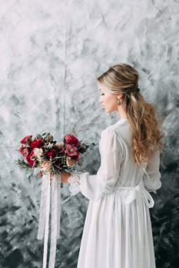 Güzel genç gelin gelinlik pastel, hassas görüntü parlak renkler ile tuval zemin üzerine. Ölçülü gama ve Fotoğrafçılık modern eğilimler