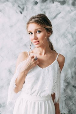 Güzel genç gelin gelinlik pastel, hassas görüntü parlak renkler ile tuval zemin üzerine. Ölçülü gama ve Fotoğrafçılık modern eğilimler