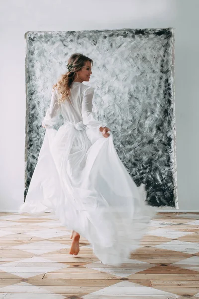 Boya Tuval Zemin Üzerine Boudoir Elbiseli Güzel Genç Gelin Düğün — Stok fotoğraf