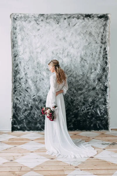 Güzel genç gelin gelinlik pastel, hassas görüntü parlak renkler ile tuval zemin üzerine. Ölçülü gama ve Fotoğrafçılık modern eğilimler