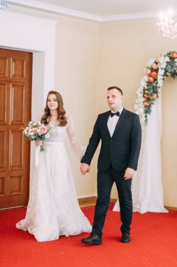 Rusya 'da düğün sarayı. Düğün töreni ve yüzük değişimi.. 