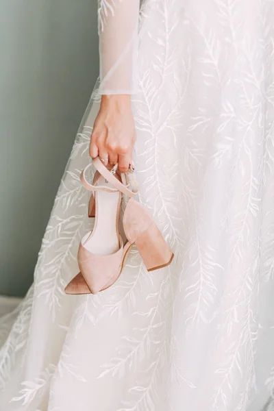 Partes Íntimas Corpo Atmosfera Ocasião Sapatos Casamento Detalhes Vestido Mãos — Fotografia de Stock