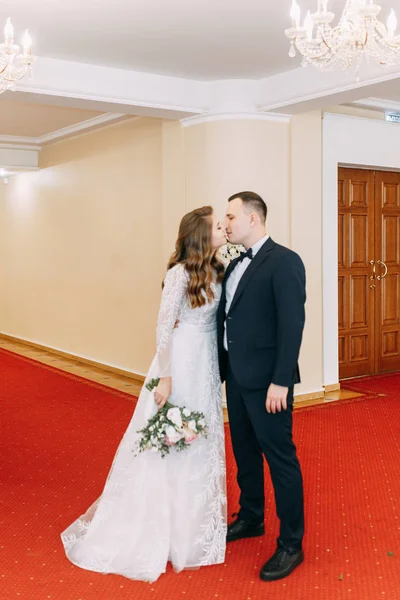 Svatební Palác Rusku Svatební Obřad Výměna Prstenů — Stock fotografie