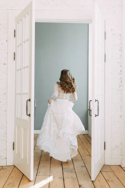 Beautiful Girl White Dress European Wedding Air Light Photo Shoot — Stock Photo, Image