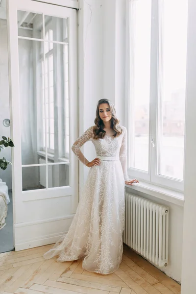 드레스를 유럽식 결혼식 공기와 — 스톡 사진