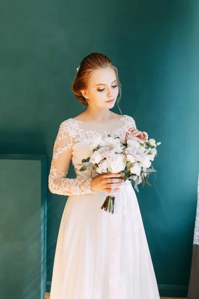 Otelde Avrupa Usulü Düğün Stüdyoda Beyaz Elbiseli Gelin — Stok fotoğraf