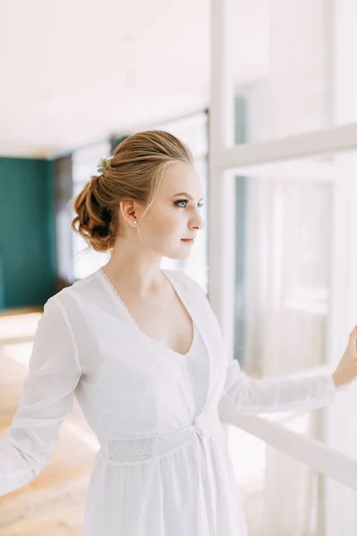 Fille Robe Boudoir Dans Style Européen Mariée Matin Intérieur Studio — Photo