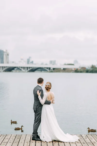 Modern Ceremony European Style Beautiful Wedding Couple Background City — ストック写真